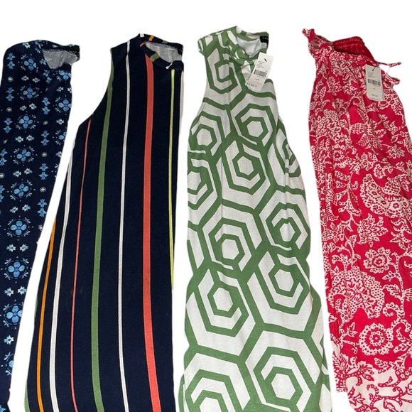 Lane Bryant Women’s Top Bundle 14/16 – 4 Sleeveless Tops NWT - Picture 2 of 4